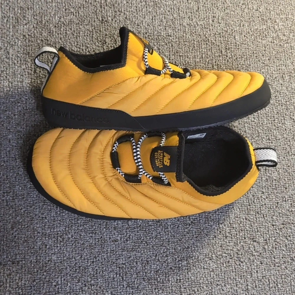 New Balance Caravan Moc V2 Slipper Size 8.0 Black/Yellow Unisex W9.5 Recovery